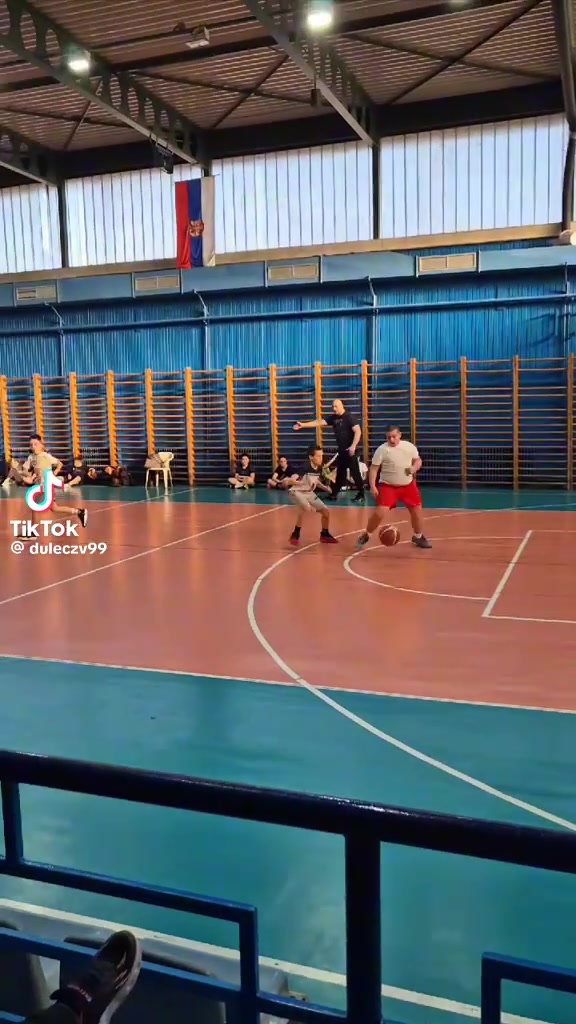 金年会体育在量产约老师吗🤣塞尔维亚青少年比赛 小胖子举手投足似曾相识