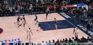 金年会节奏+手活儿！康宁汉姆连续迎着祖巴茨上篮得手 率队追分