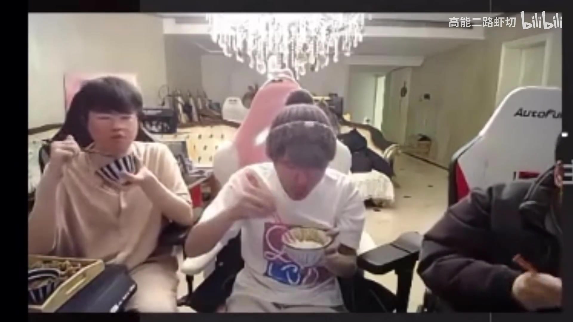 金年会金字招牌信誉至上二哥讲述在成都被三个大男人要微信经历：赶紧拖着行李就上去了