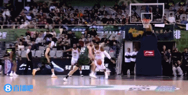 金年会金字招牌诚信至上风驰电掣！王岚嵚反击一马当先 强攻上篮打进可惜加罚不中