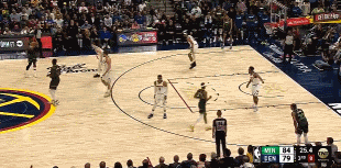 金年会立功了！威少防守造成克拉克进攻犯规 森林狼挑战失败