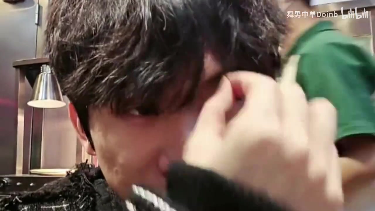 jinnianhui金年会大明星！Doinb赛后和粉丝吃饭 几百人到场 直接变成粉丝见面会