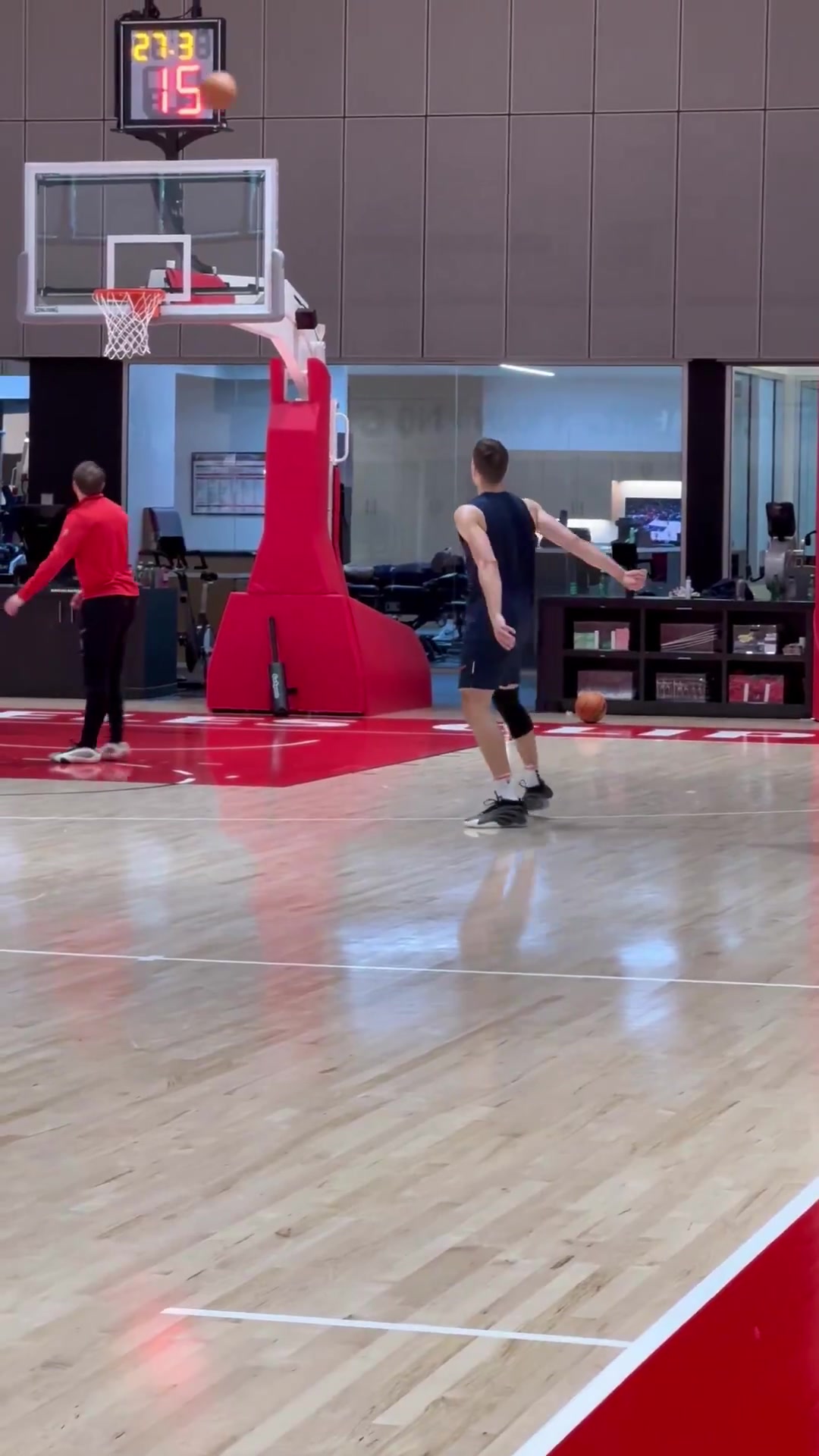 金年会金字招牌诚信至上🤗快船全队训练结束后 哈登和博格丹一起加练三分~