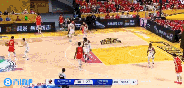 jinnianhui金年会要控制情绪啊！赵继伟上抢形成争球 孙铭徽和裁判激烈交流+吃T