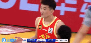 jinnianhui金年会要控制情绪啊！赵继伟上抢形成争球 孙铭徽和裁判激烈交流+吃T