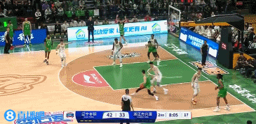 金年会转瞬即逝！小巴里-布朗封盖后反击上篮&奈特三分再进 广厦追到4分