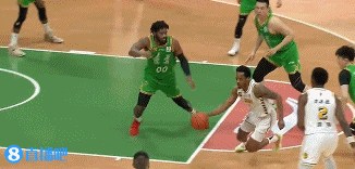 金年会转瞬即逝！小巴里-布朗封盖后反击上篮&奈特三分再进 广厦追到4分