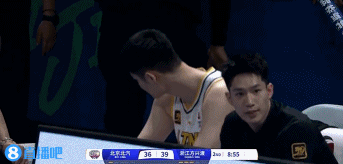 jinnianhui金年会💪看起来问题不大！胡金秋已经返回替补席