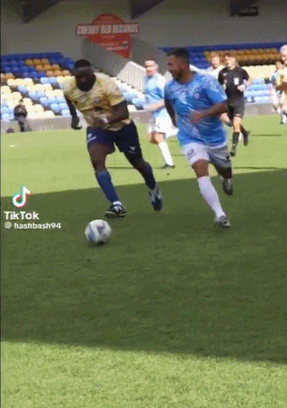 金年会金字招牌诚信至上胖了🥵34岁已退役的阿扎尔参加慈善赛，带球时不慎滑倒